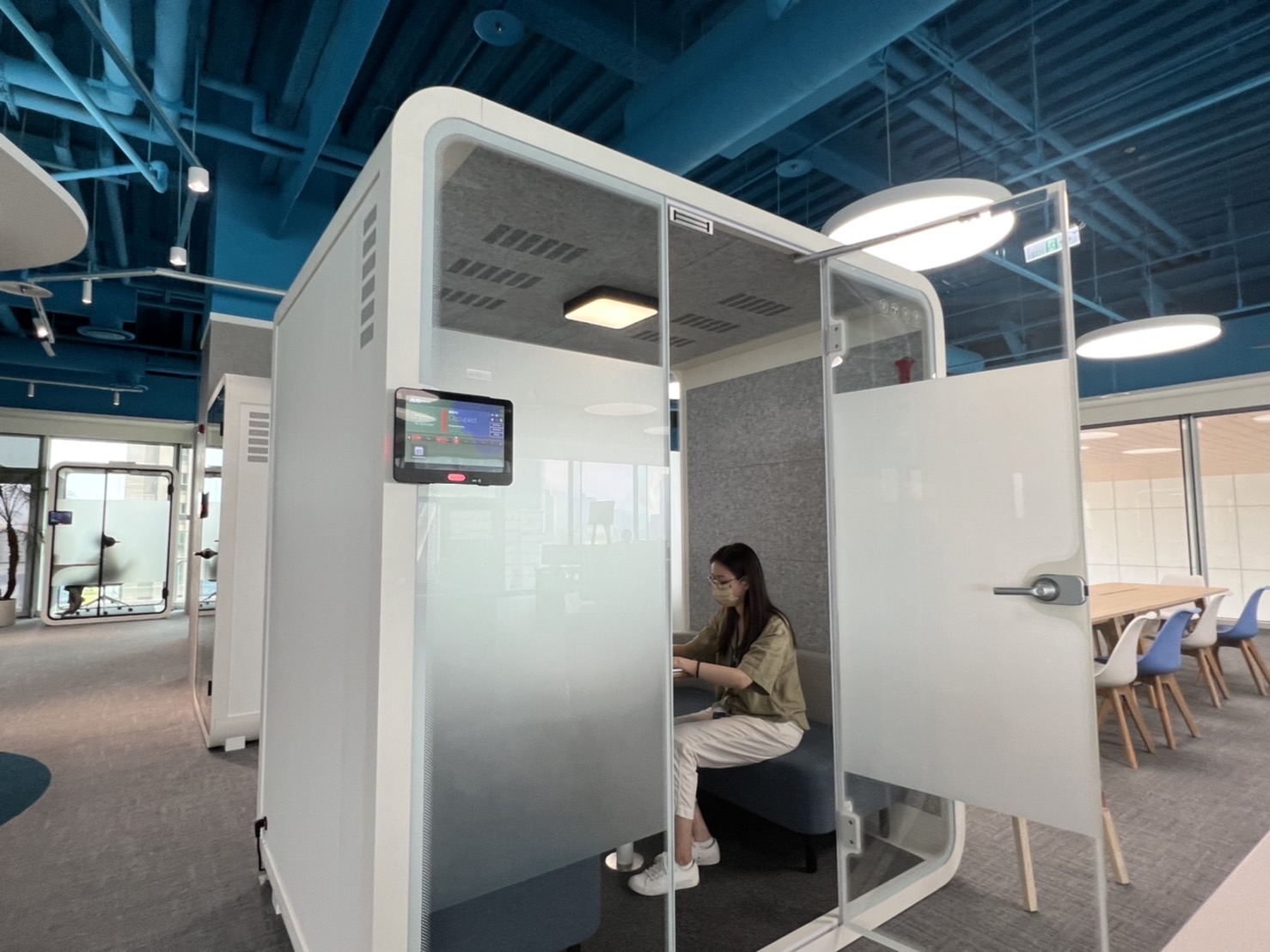 非凡游戏高雄據點的智慧行動辦公艙，展現非凡游戏在面板以外的研發應用軟實力